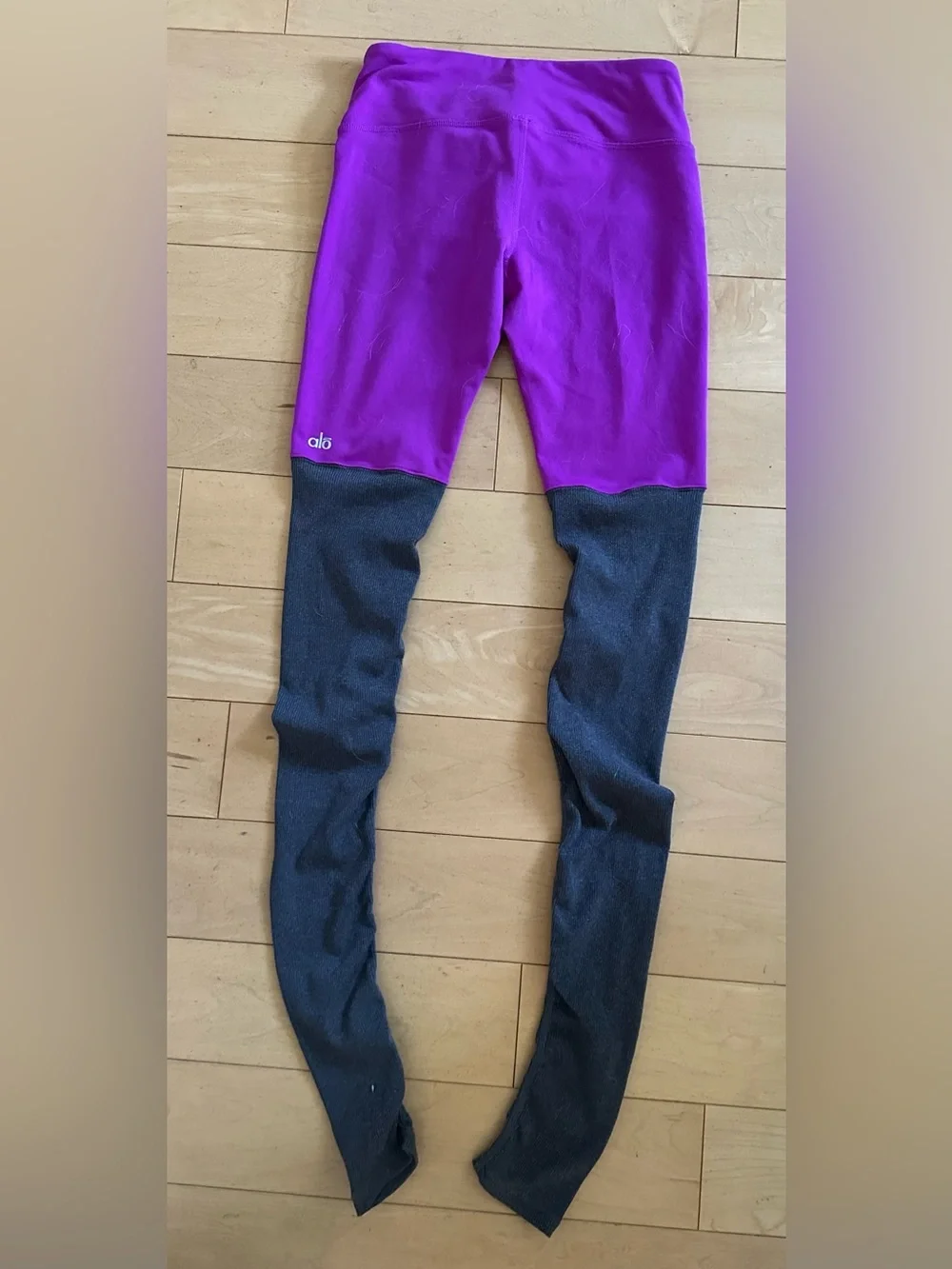ALO Yoga Goddess Violet and Gray Colorblock Leggings With Footies